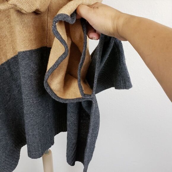 Max studio color blocked poncho - Picture 4 of 8